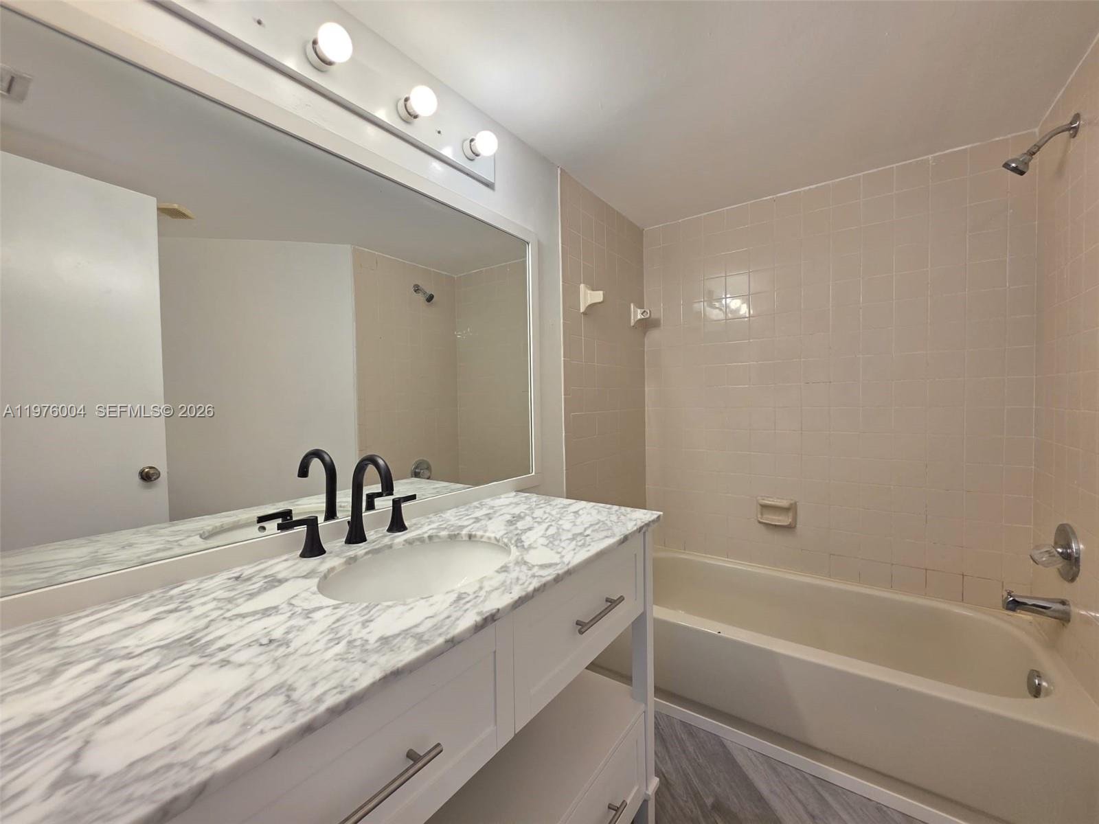 LAKE POINTE CONDOMINIUM N - Residential