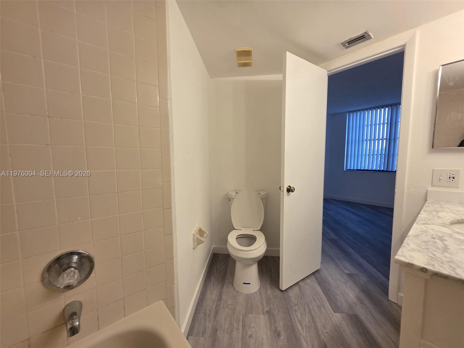 210 Lake Pointe Dr 304