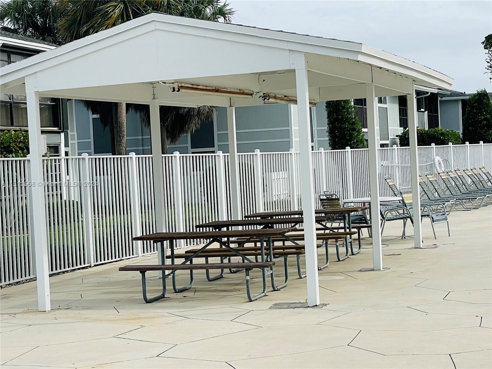 LAKEVIEW AT THE HAMMOCKS - Residential