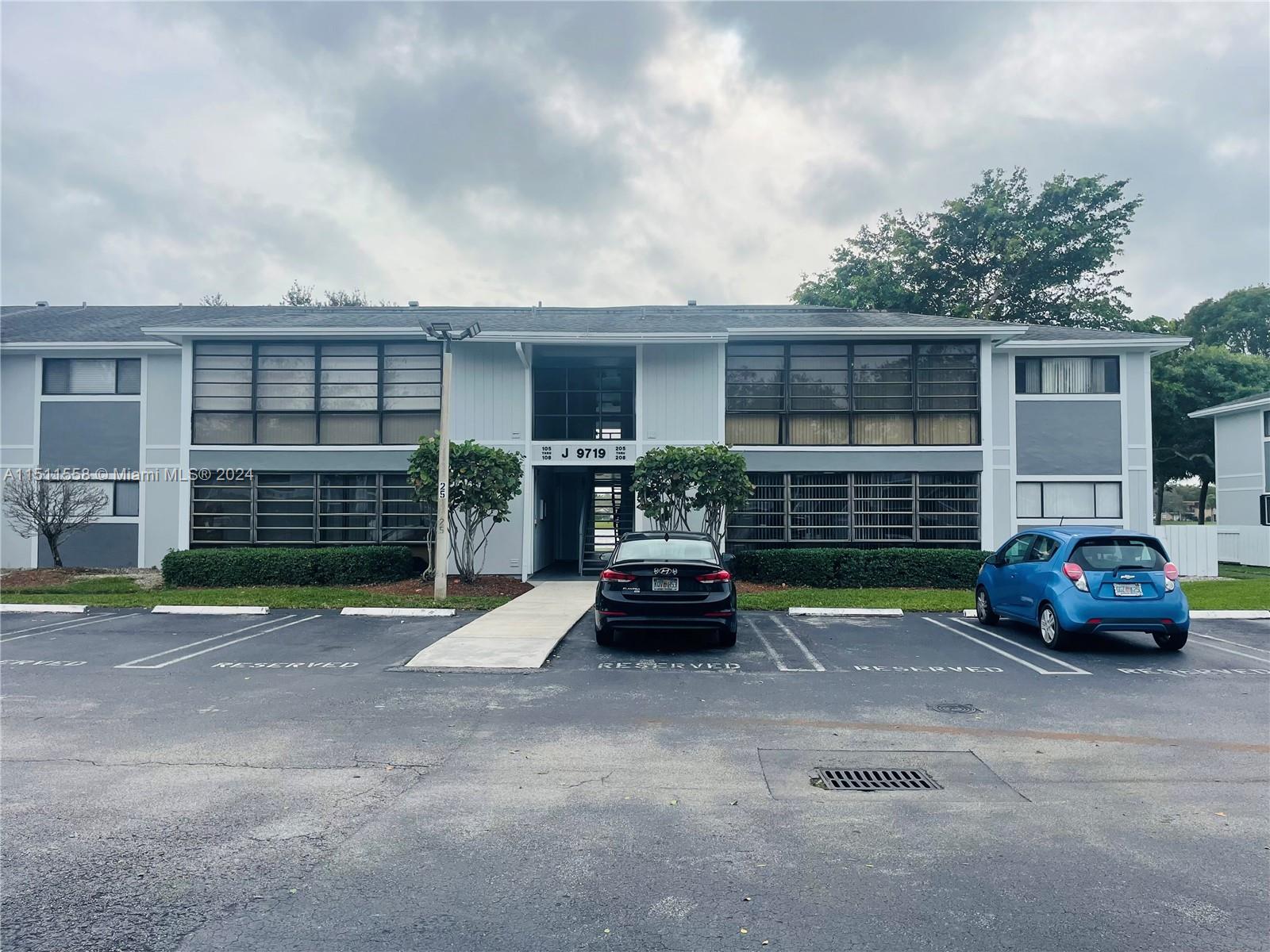 LAKEVIEW AT THE HAMMOCKS - Residential