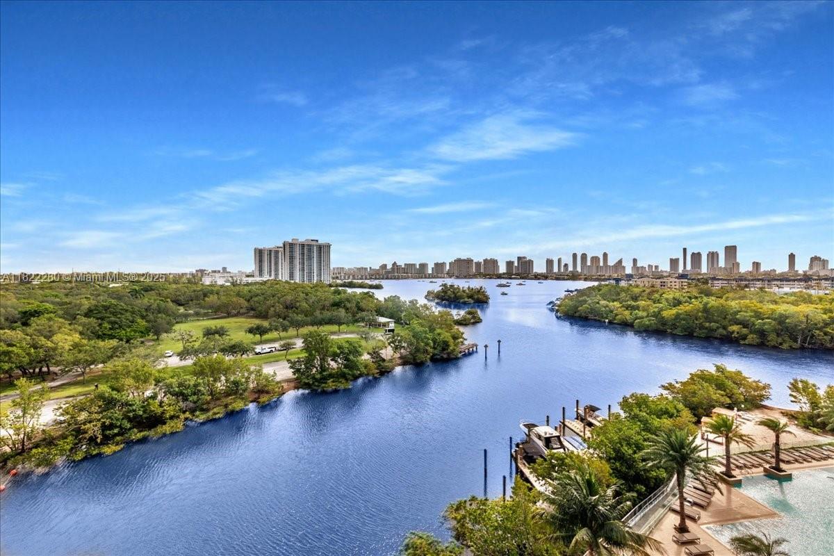 16385 Biscayne Blvd 804