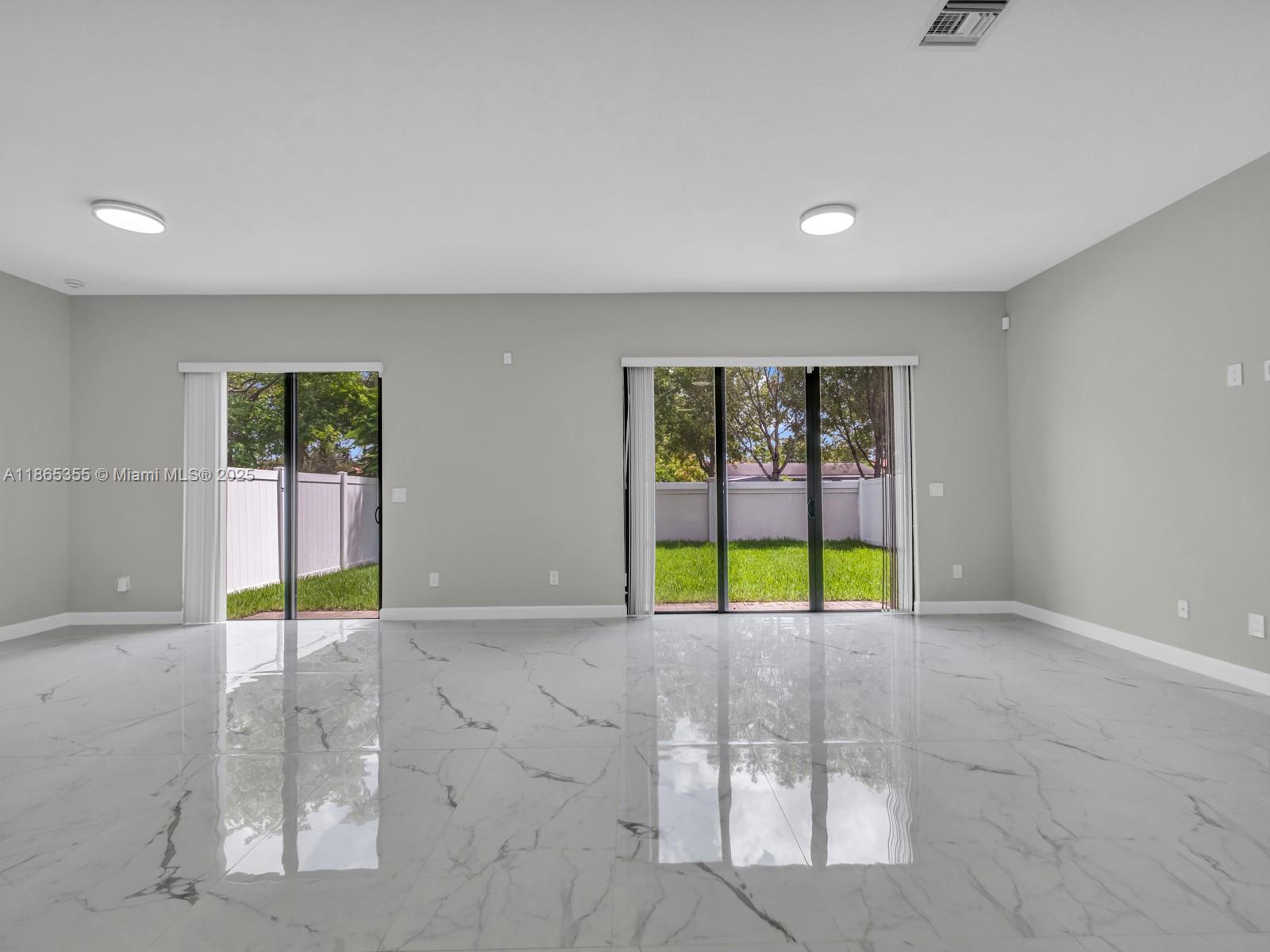 WHISPERING OAKS - Residential