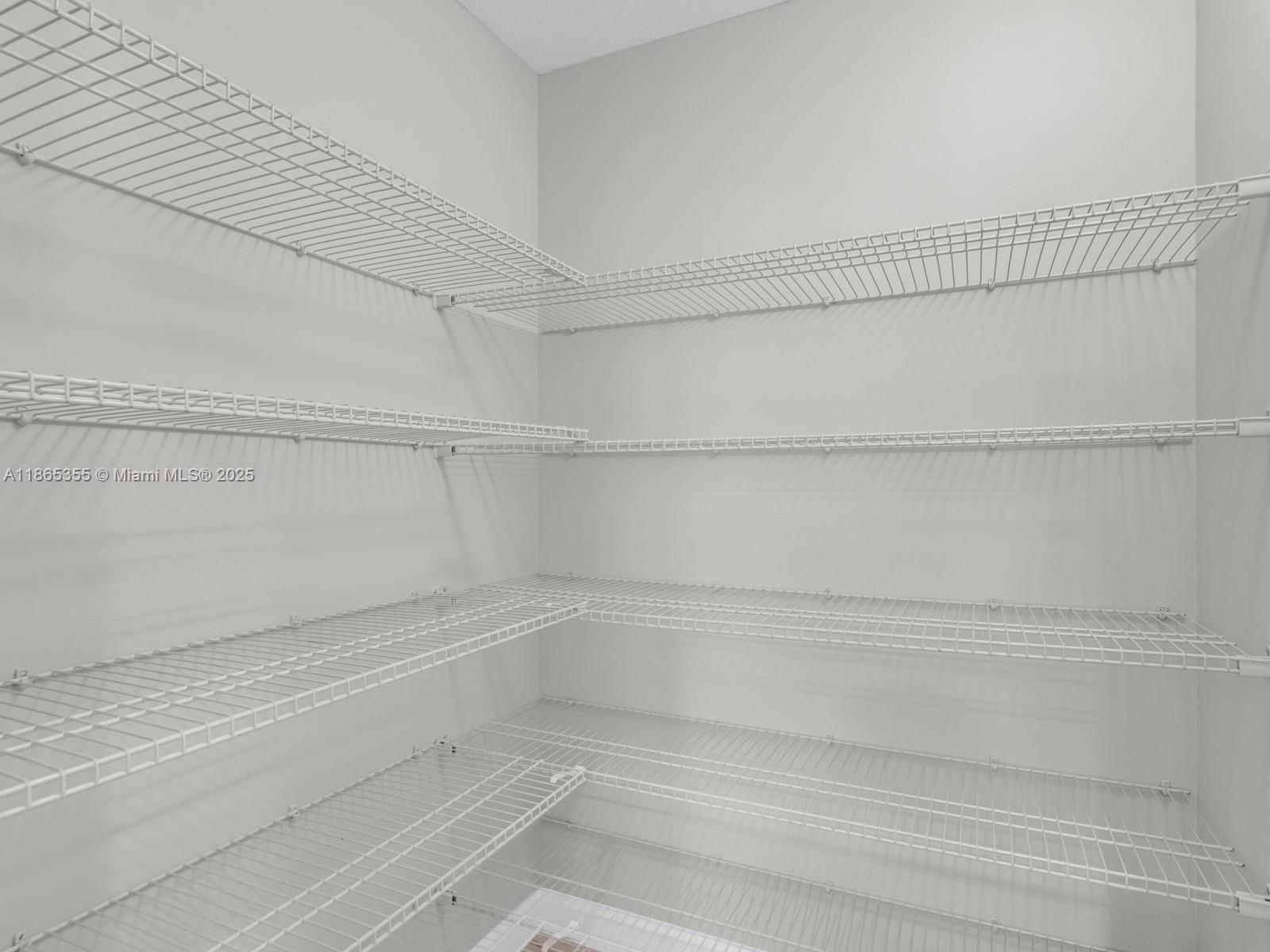 WHISPERING OAKS - Residential