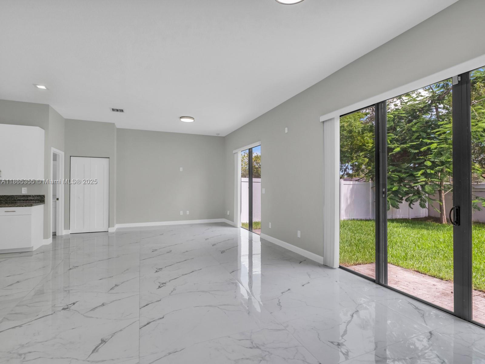 WHISPERING OAKS - Residential