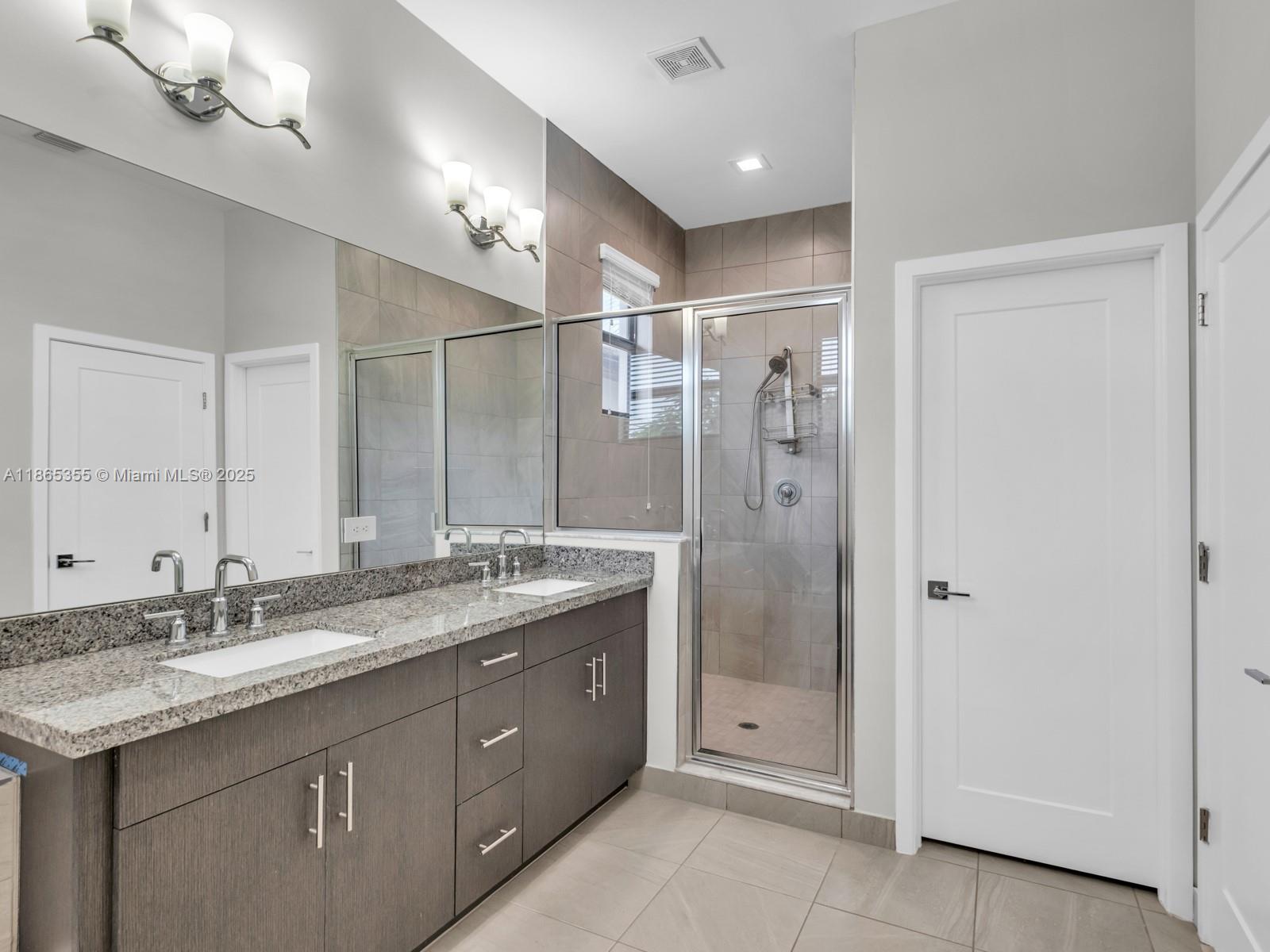 WHISPERING OAKS - Residential