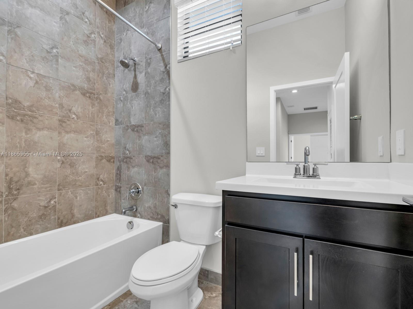 WHISPERING OAKS - Residential