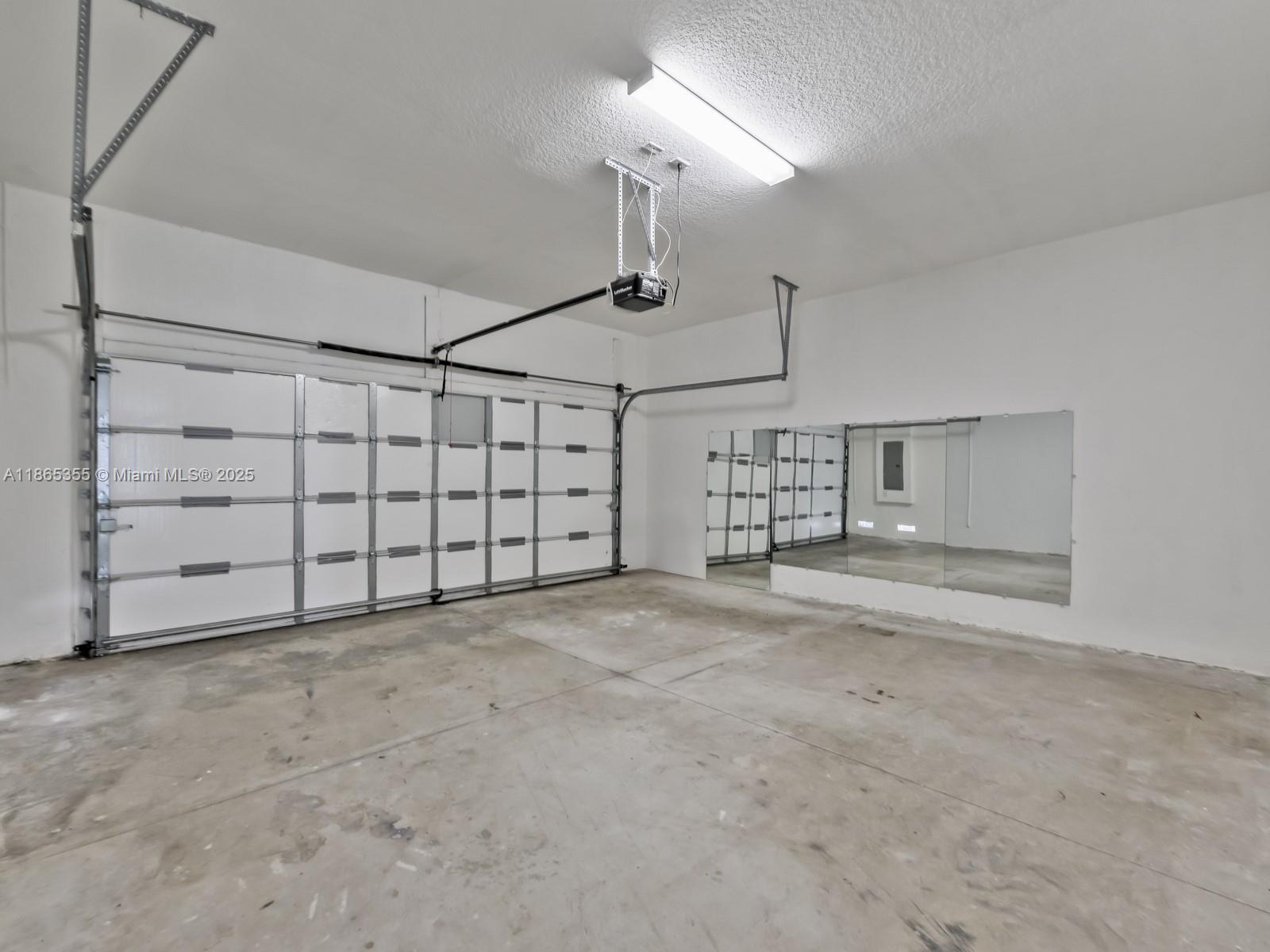 WHISPERING OAKS - Residential