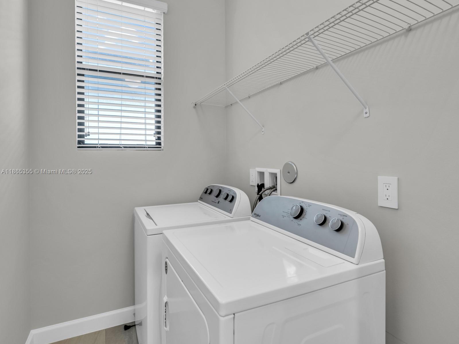 WHISPERING OAKS - Residential