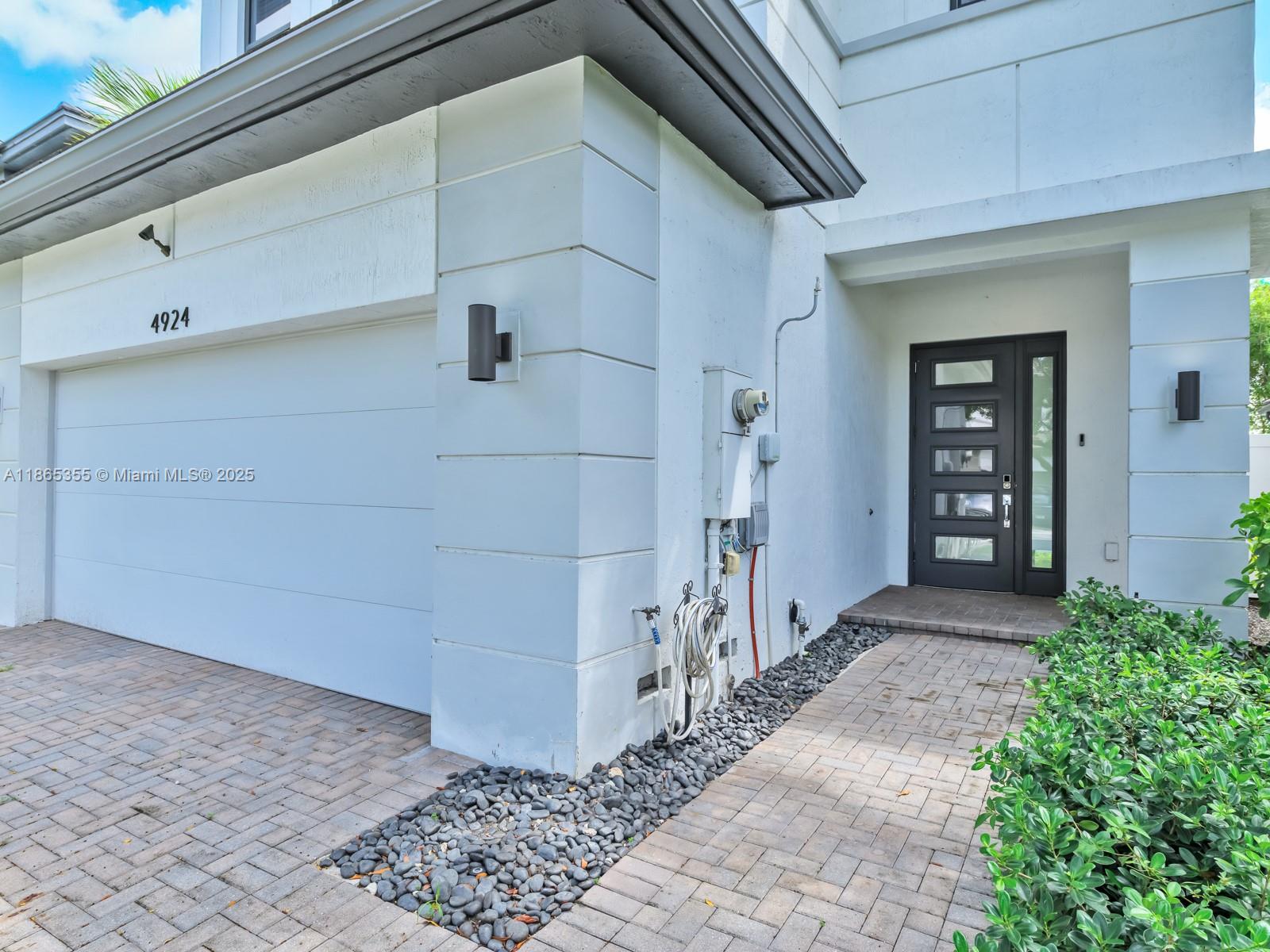 4924 Whispering Way
