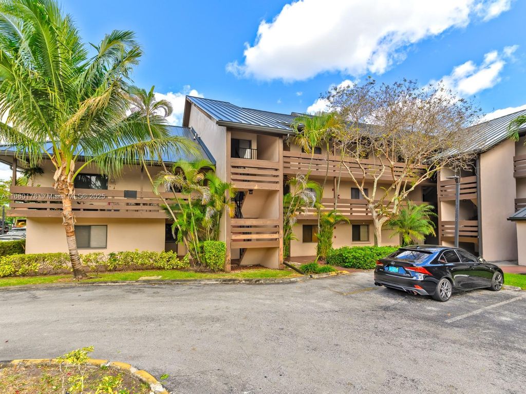 Photo of 140 SW 96th Ter #101, Plantation, FL 33324 (MLS # A11680178)