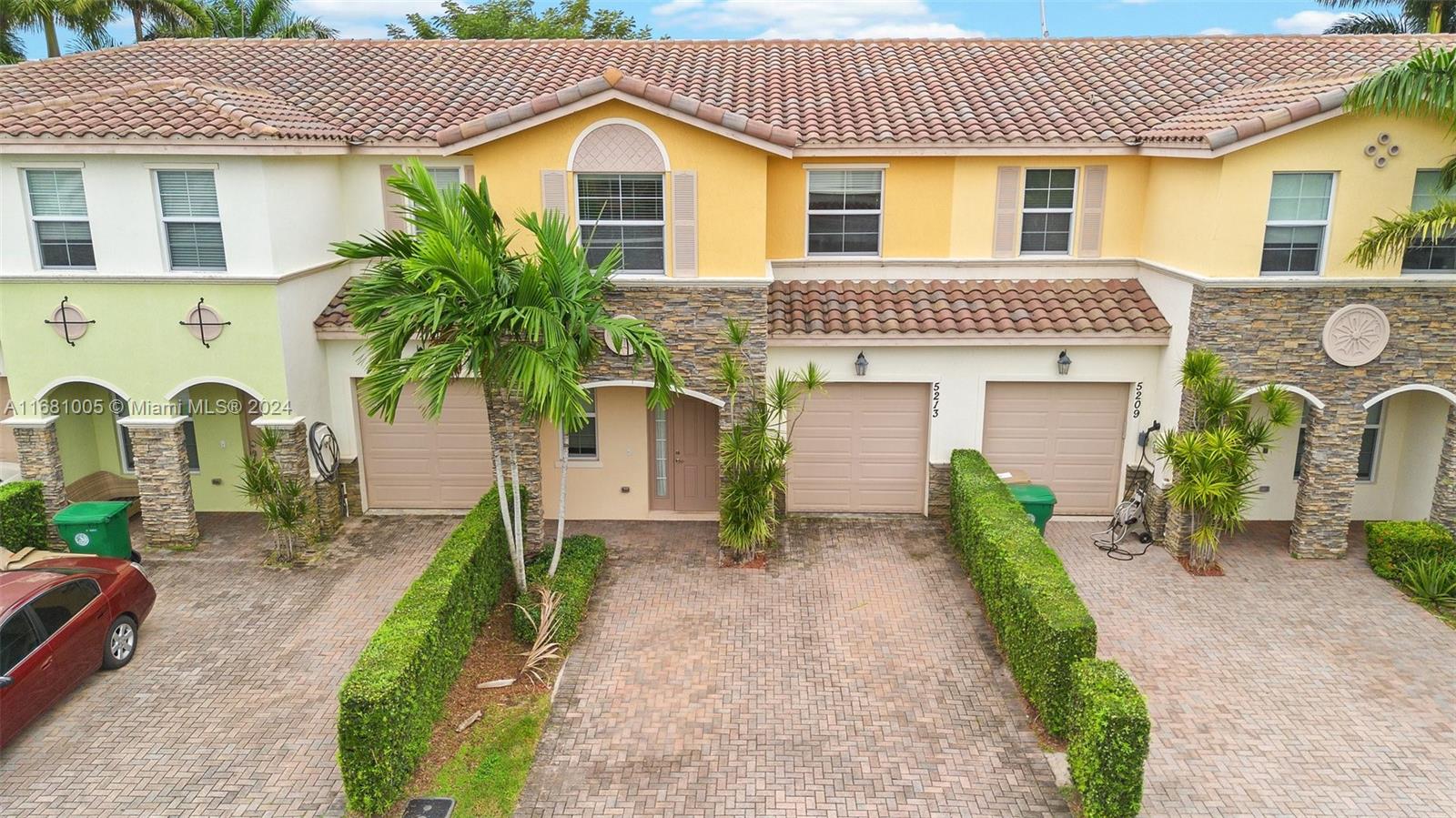 5213 Sw 78th Ter 5213, Davie, Broward County, Florida - 3 Bedrooms  
3 Bathrooms - 