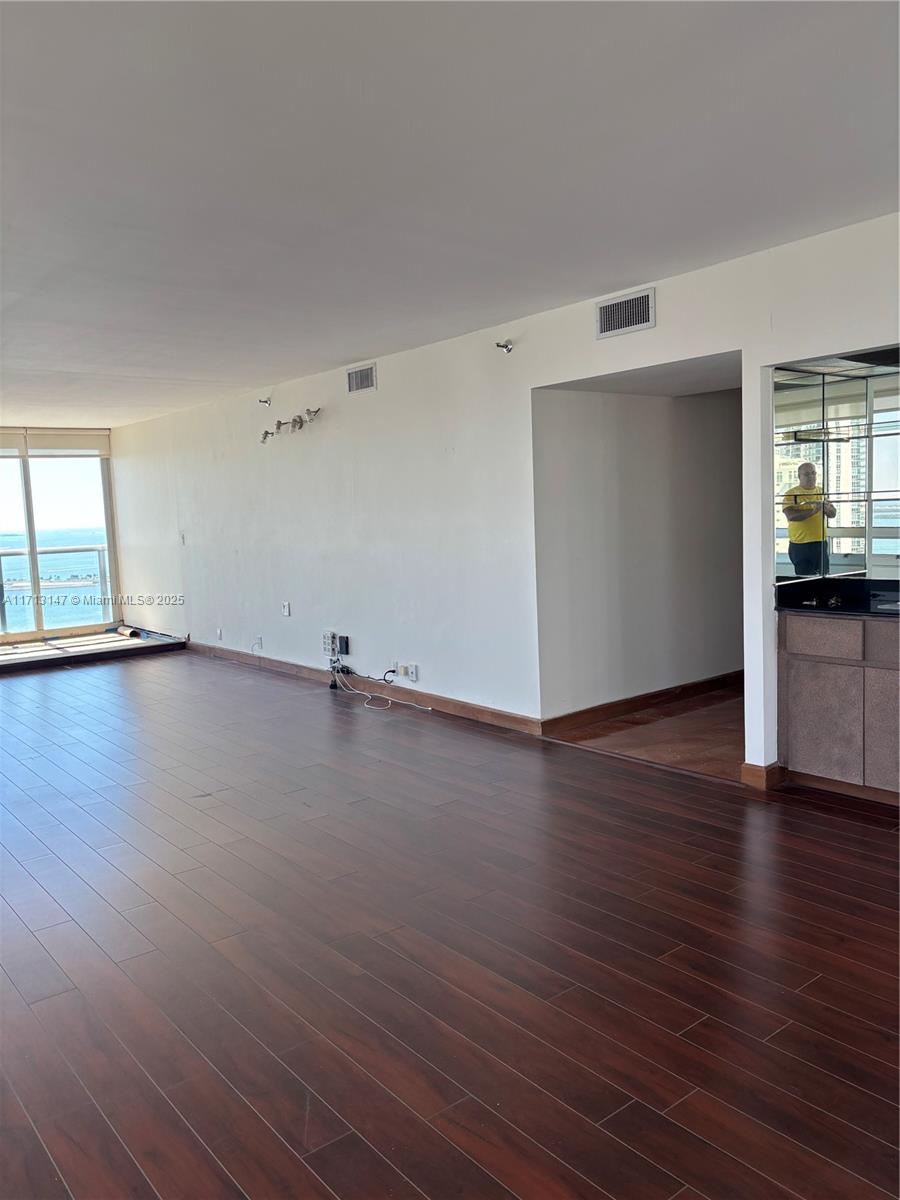 THE PALACE CONDO - Residential