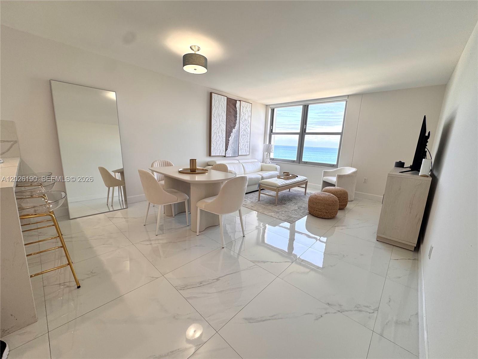 2899 Collins Ave 1037