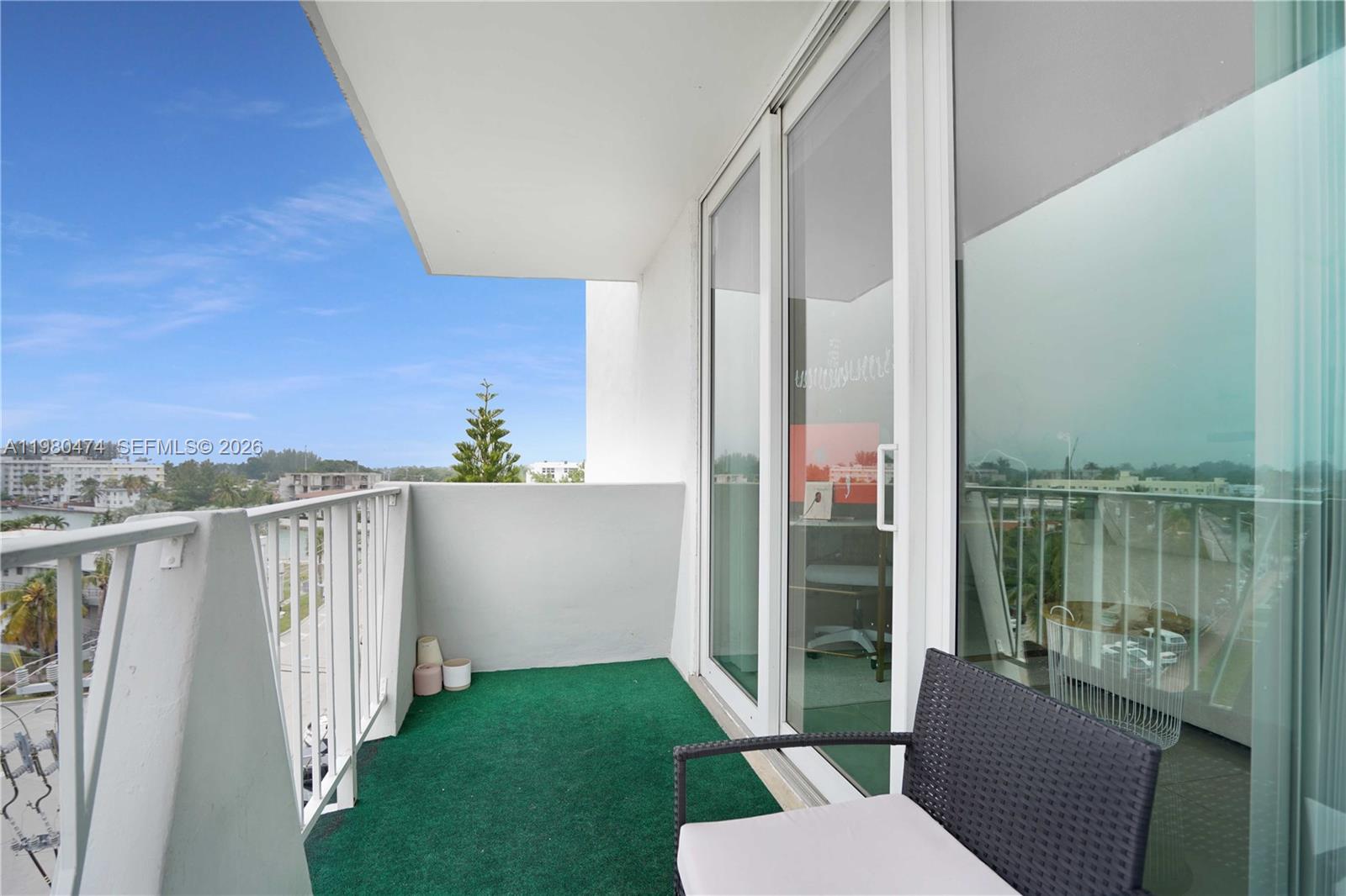 THE KNIGHTSBRIDGE CONDO - Residential