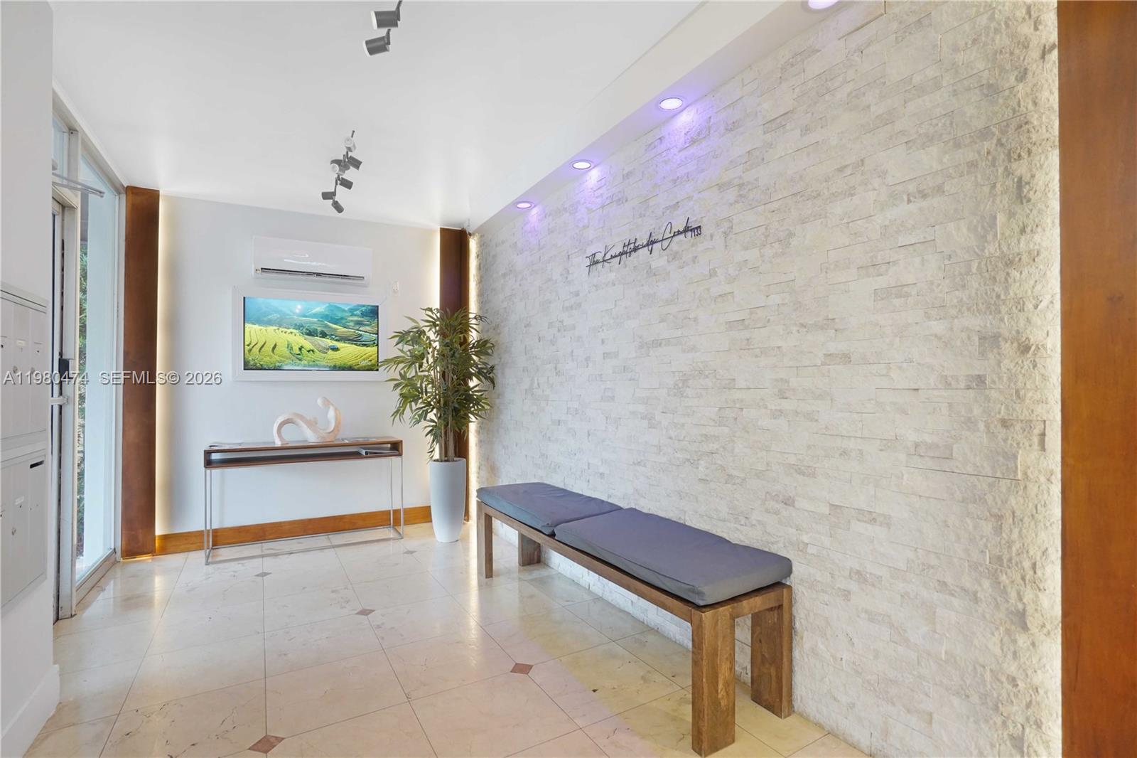 THE KNIGHTSBRIDGE CONDO - Residential