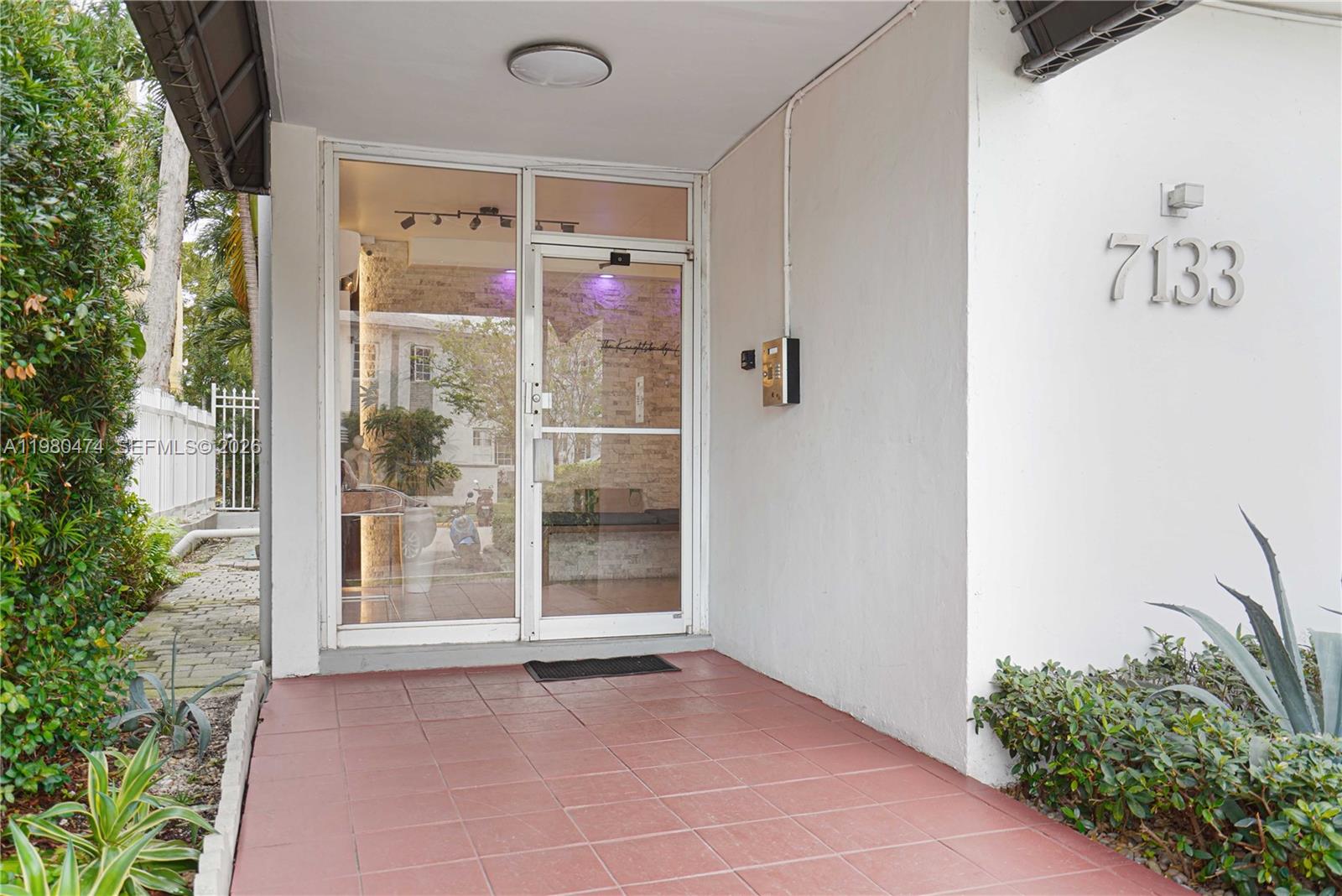 THE KNIGHTSBRIDGE CONDO - Residential