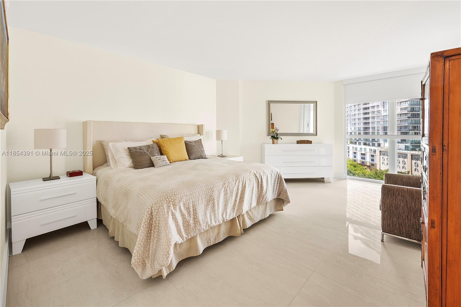 OCEANIA V CONDO - Residential