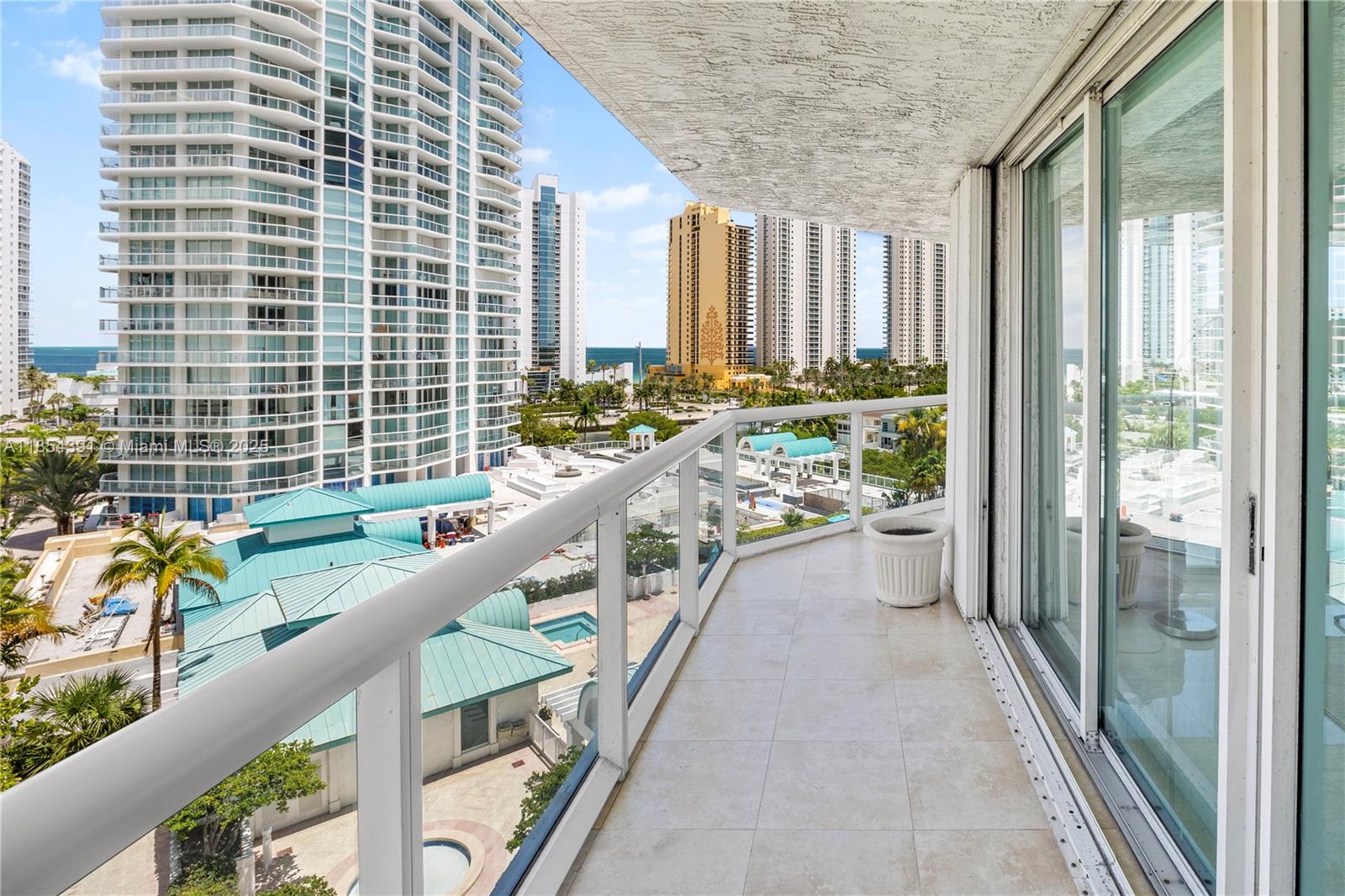 16500 Collins Ave 851