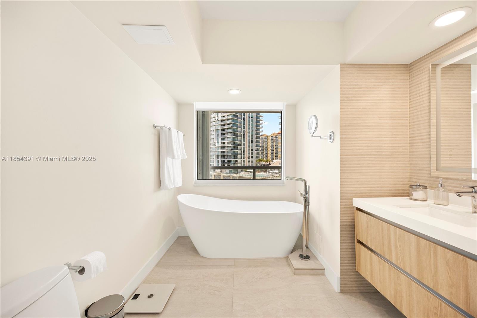 OCEANIA V CONDO - Residential