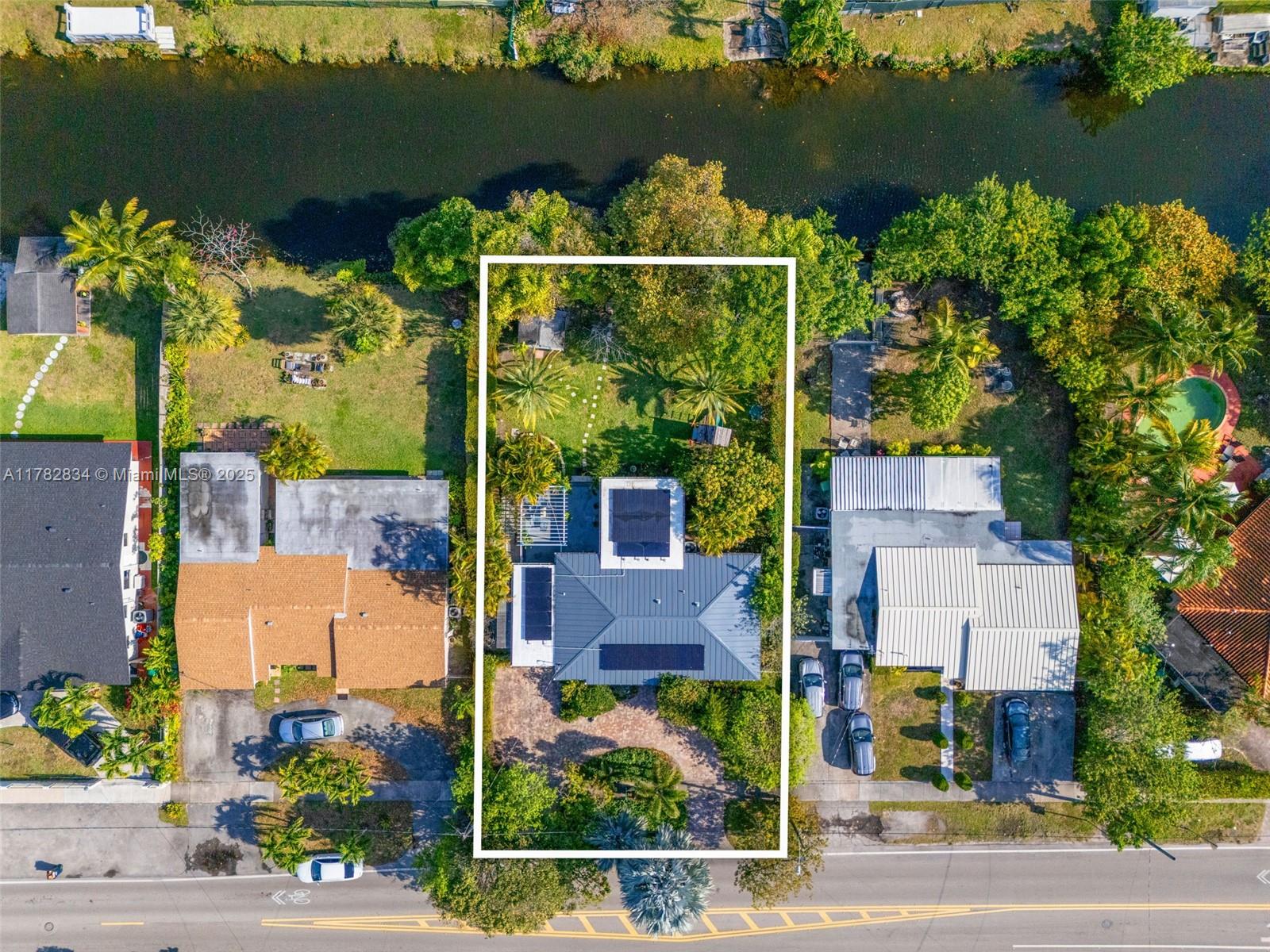 9221 Sw 16th St, Miami, Broward County, Florida - 3 Bedrooms  
2 Bathrooms - 