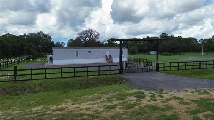 Photo 1 of 16 — 170 S Jinete St, Clewiston, FL 33440
