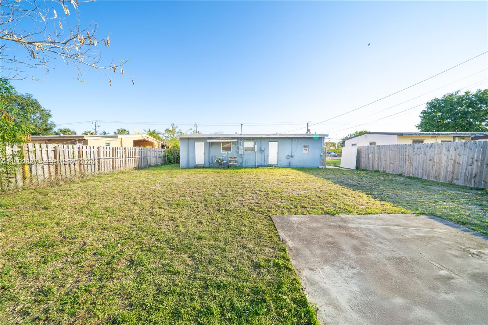 LAUDERDALE MANORS ADD - Residential