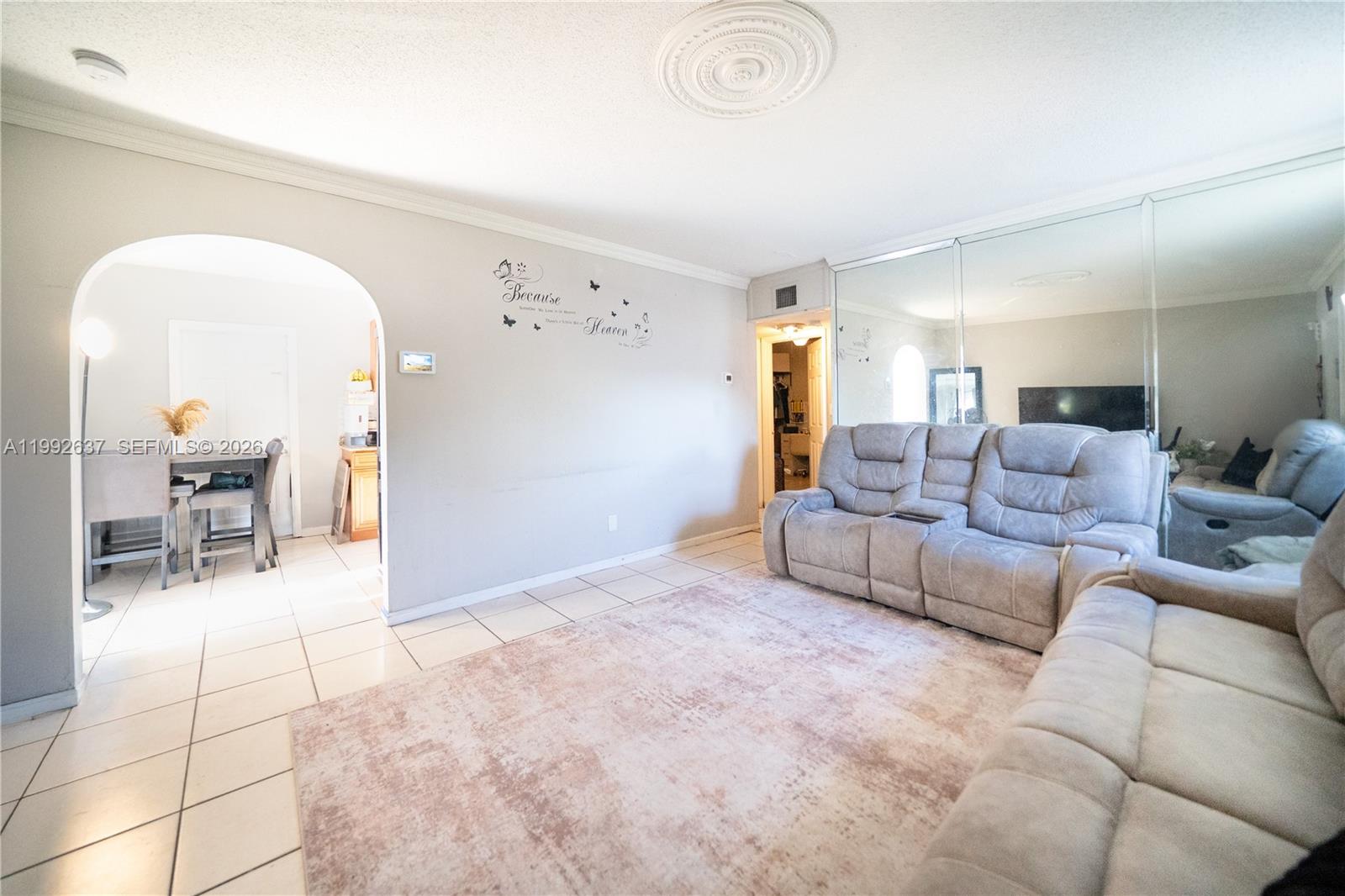 LAUDERDALE MANORS ADD - Residential