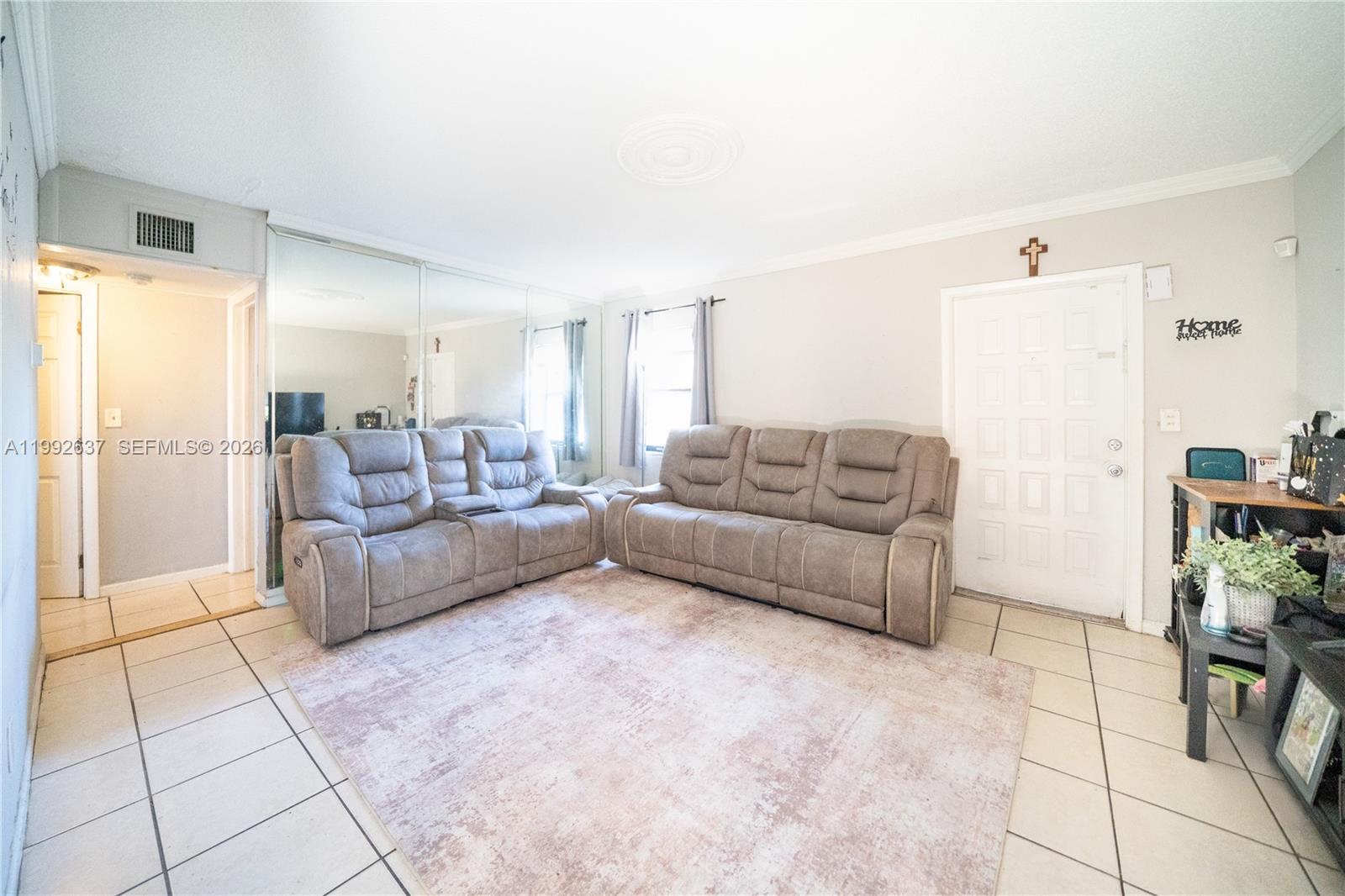 LAUDERDALE MANORS ADD - Residential