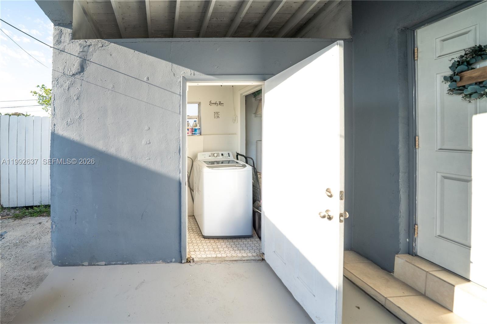 LAUDERDALE MANORS ADD - Residential