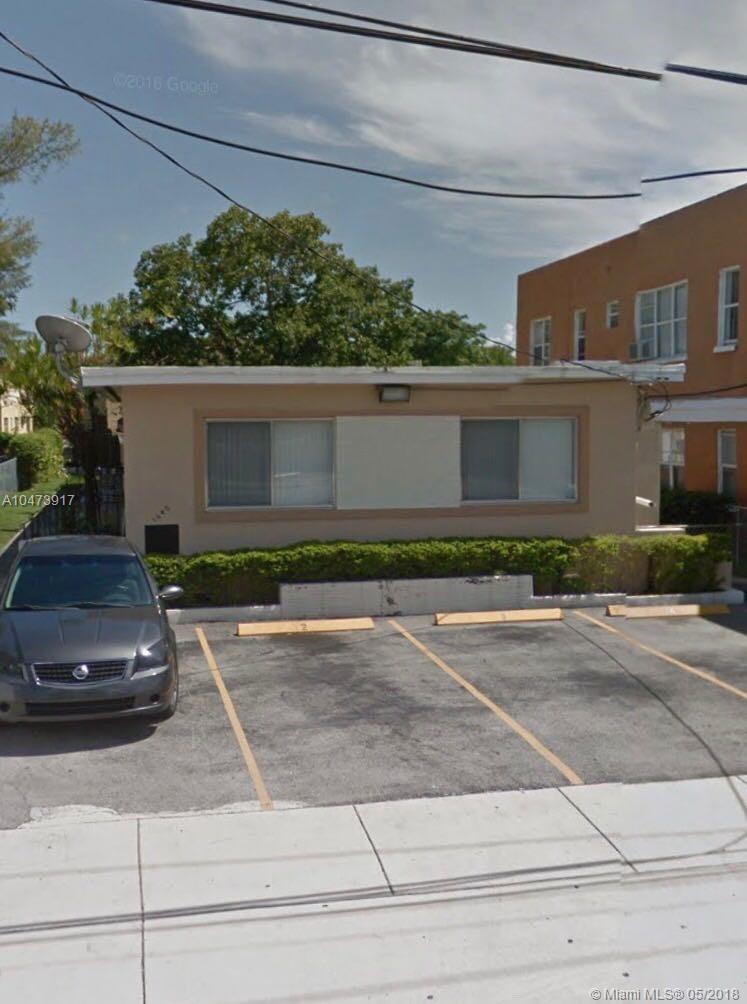 BEAUTIFUL STUDIO, RENT INCLUDE WATER AND ELECTRICITY, EXCELLENT LOCATION / EXCELLENT CONDITIONS, NEAR DOWNTOWN, BRICKELL AND RESTAURANTS AREA.