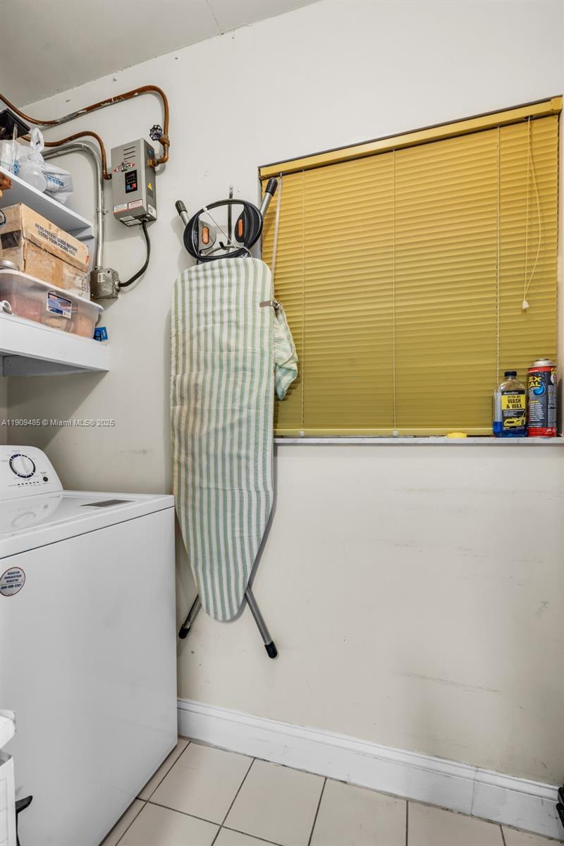 WESTLAWN-CORRECTED PLAT - Residential