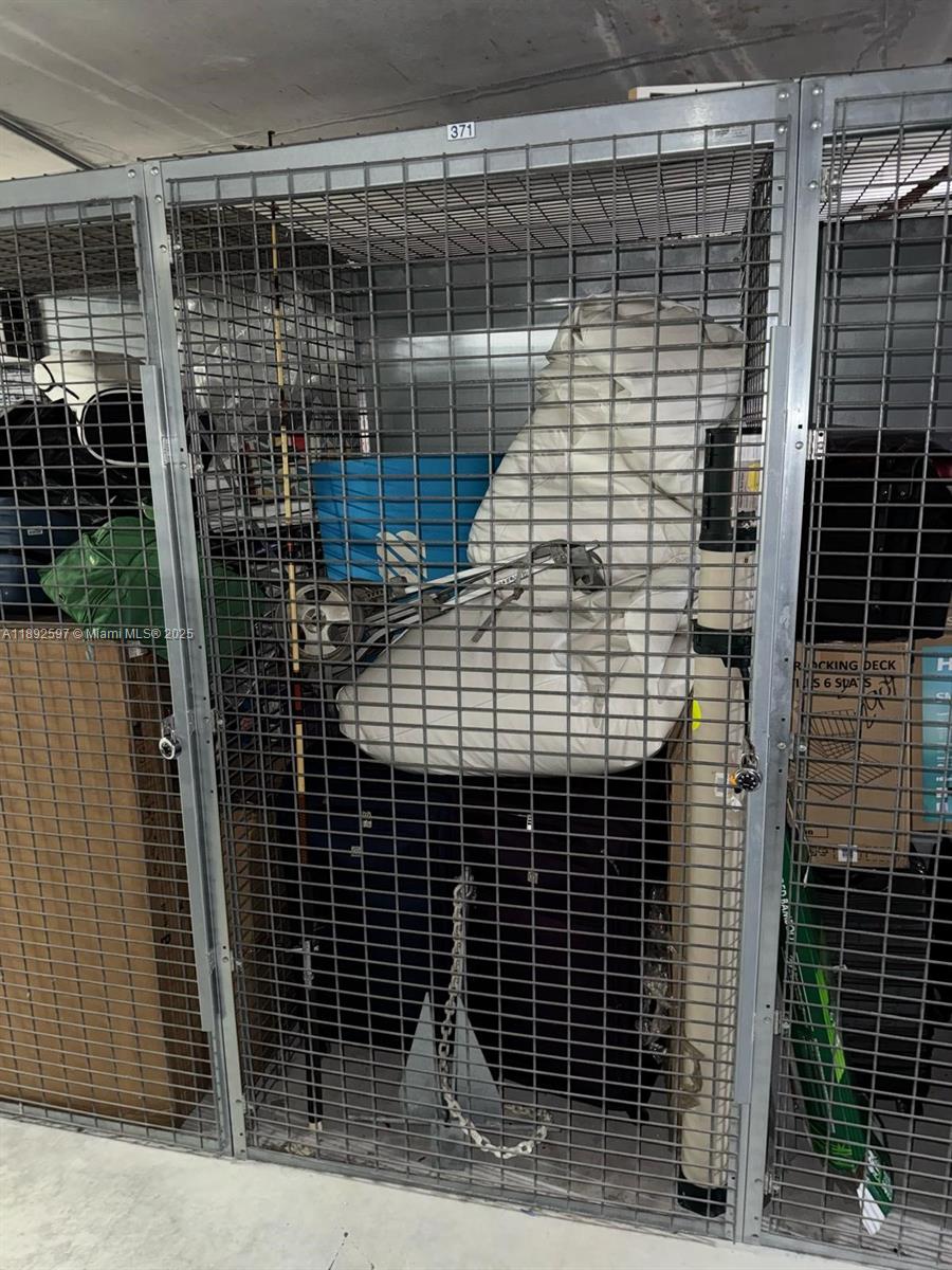 BLUE CONDO - Residential