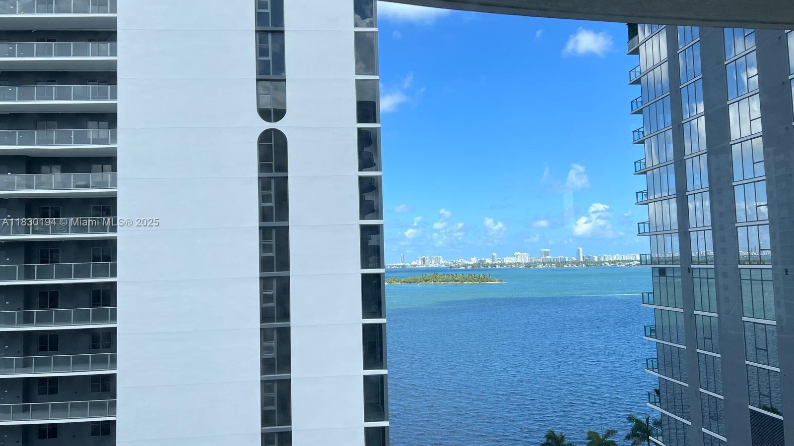 601 NE 23 ST 1103