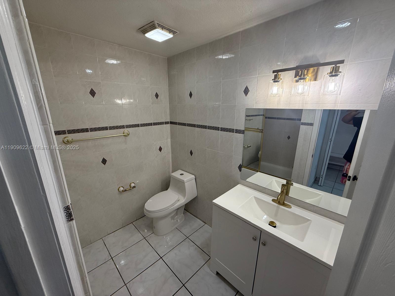 PALM LANE HOMES IN MIRAMA - Residential Lease