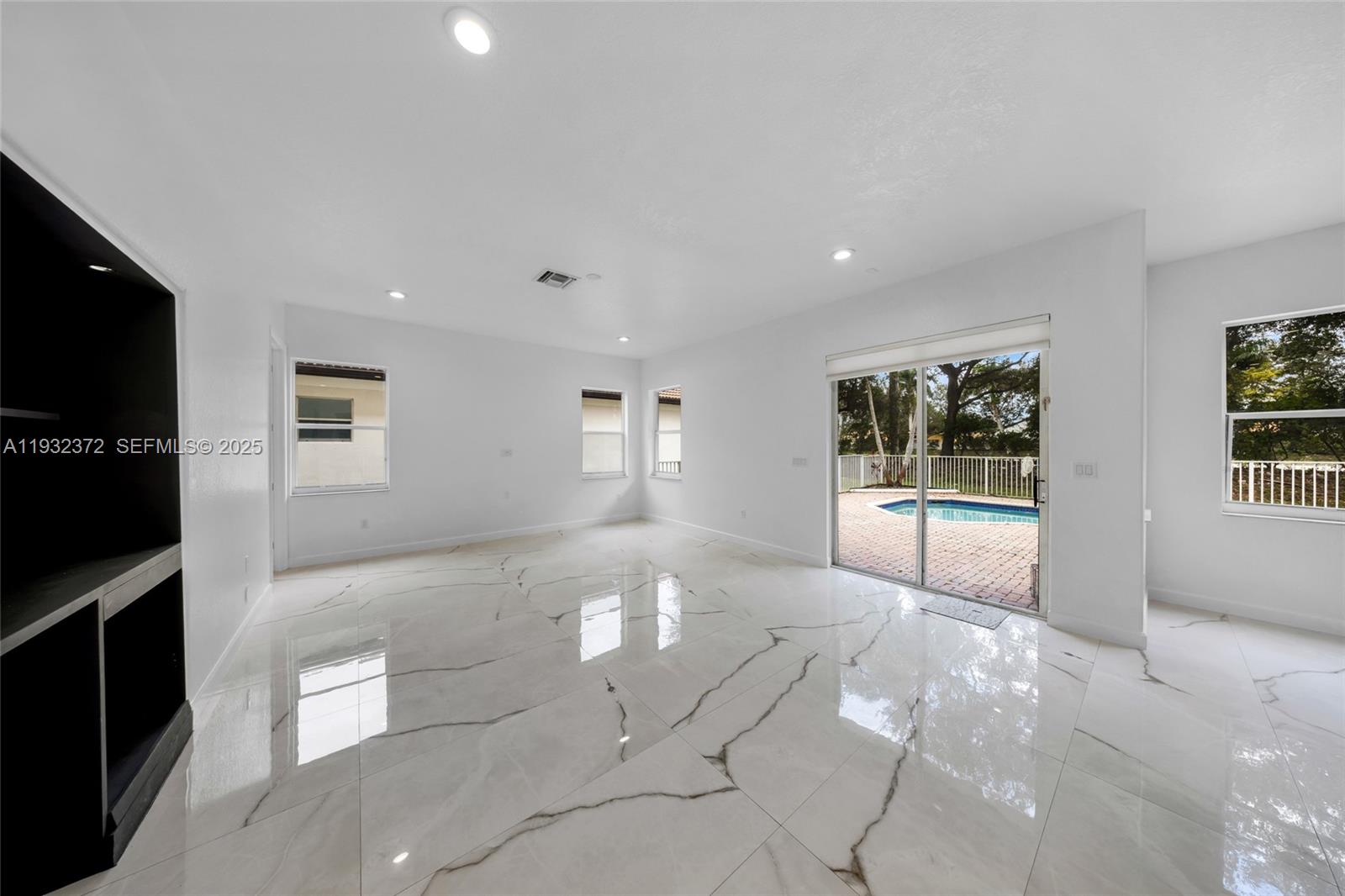 SUNSET LAKES PLAT ONE - Residential