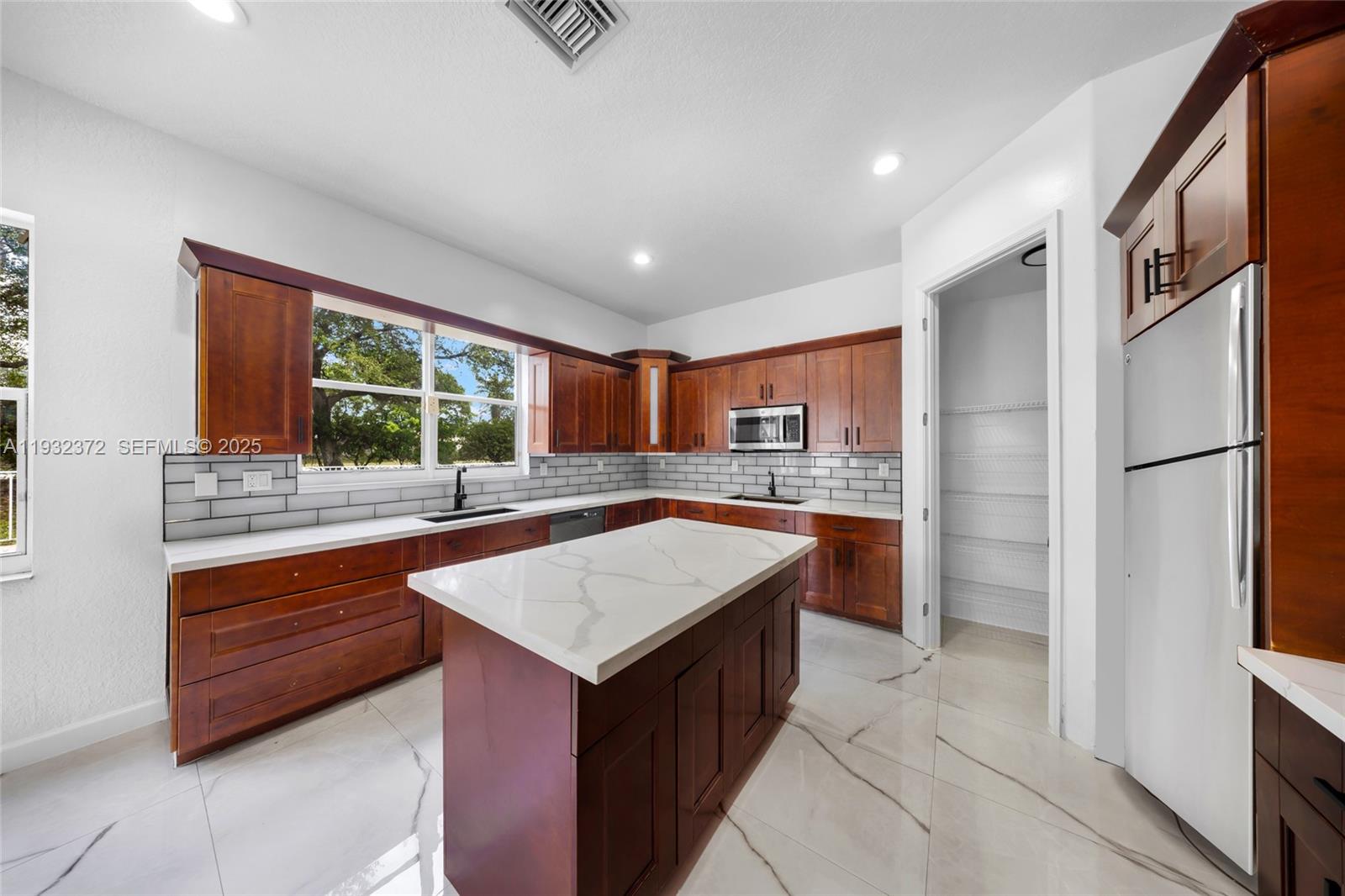 SUNSET LAKES PLAT ONE - Residential