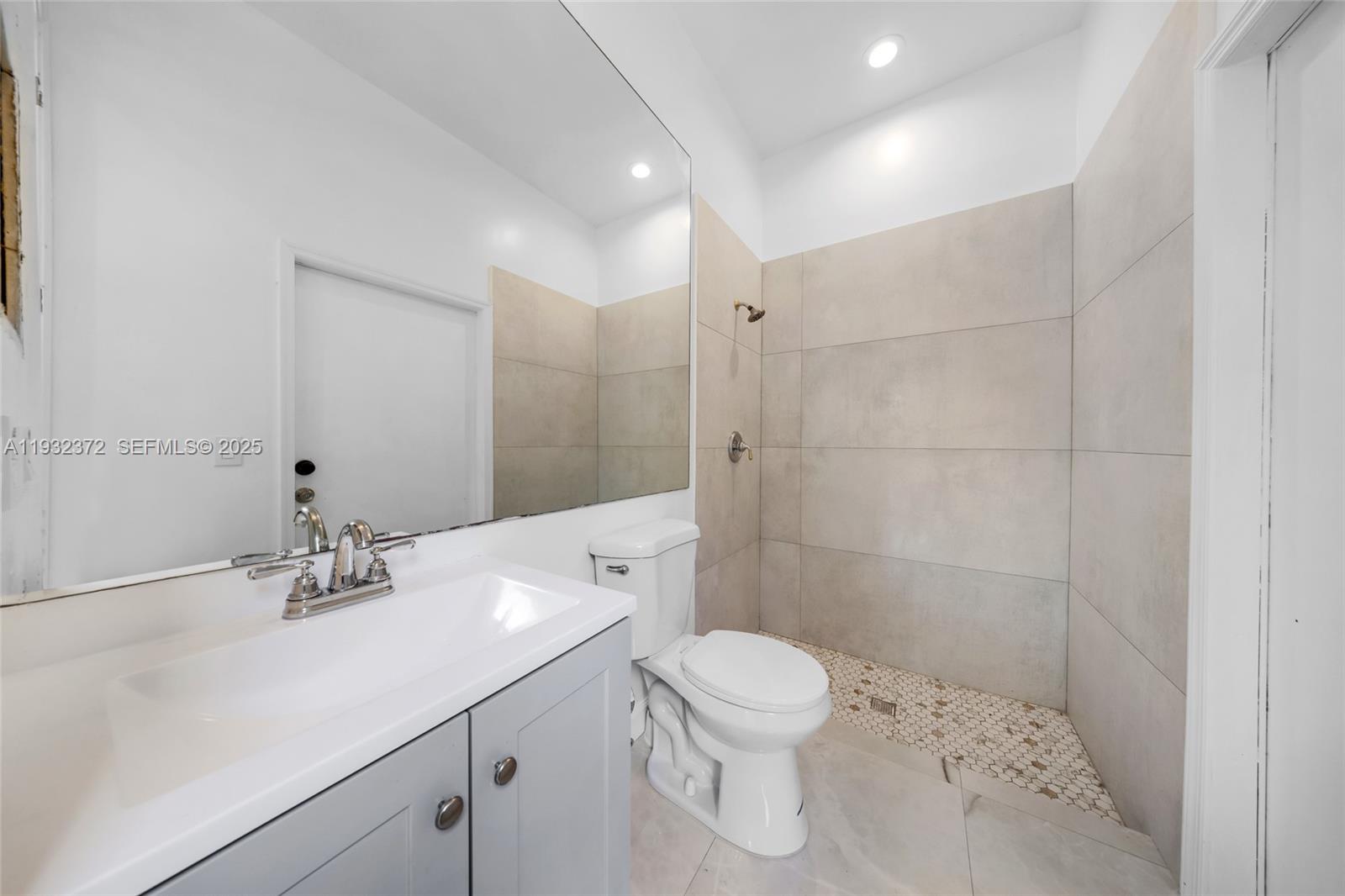 SUNSET LAKES PLAT ONE - Residential