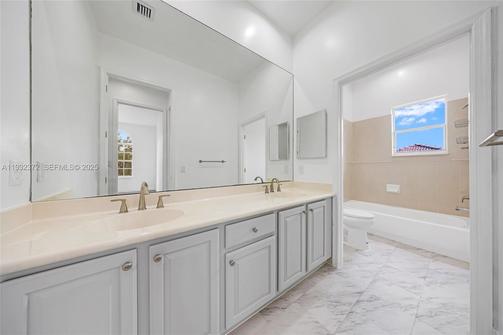 SUNSET LAKES PLAT ONE - Residential