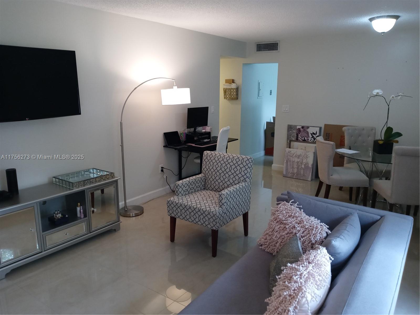 KINGS CREEK SO CONDO - Residential