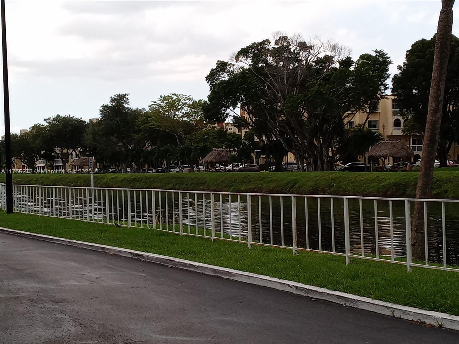 KINGS CREEK SO CONDO - Residential