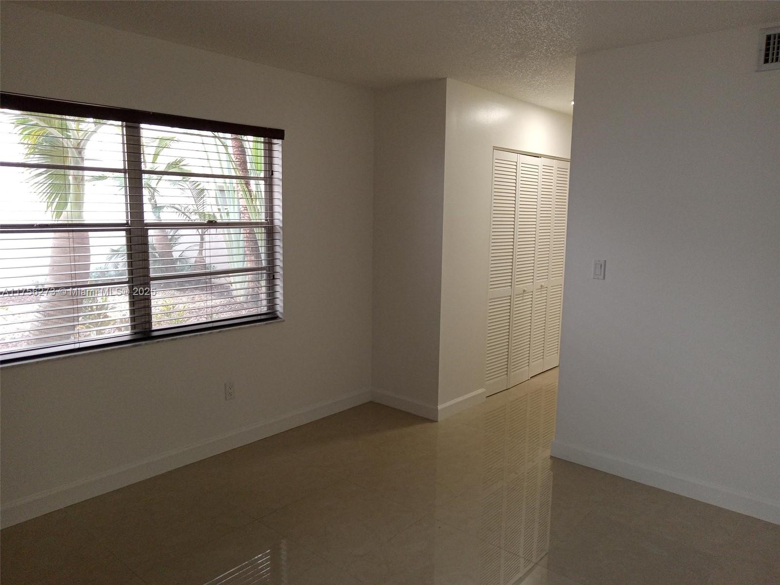KINGS CREEK SO CONDO - Residential