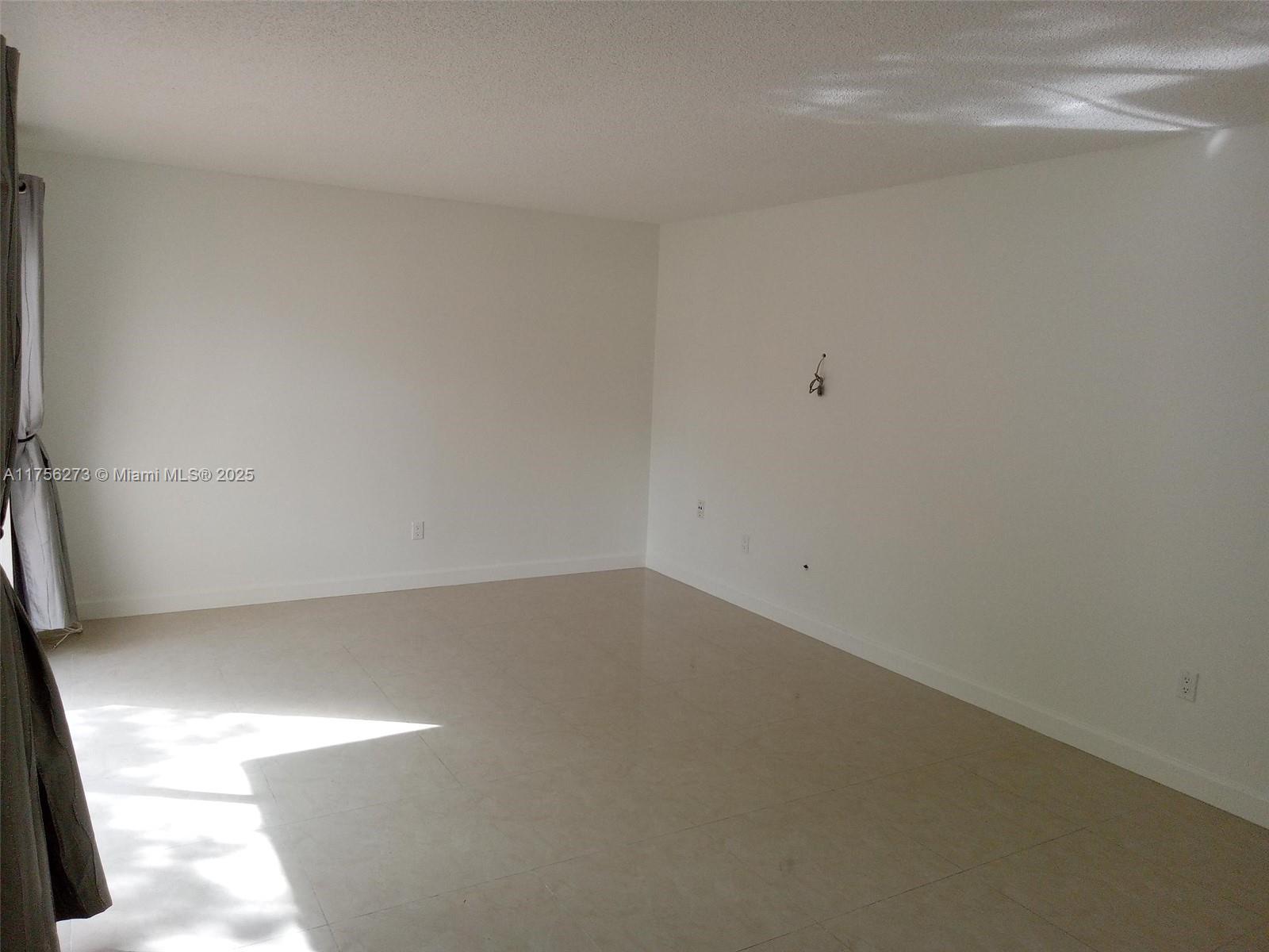KINGS CREEK SO CONDO - Residential