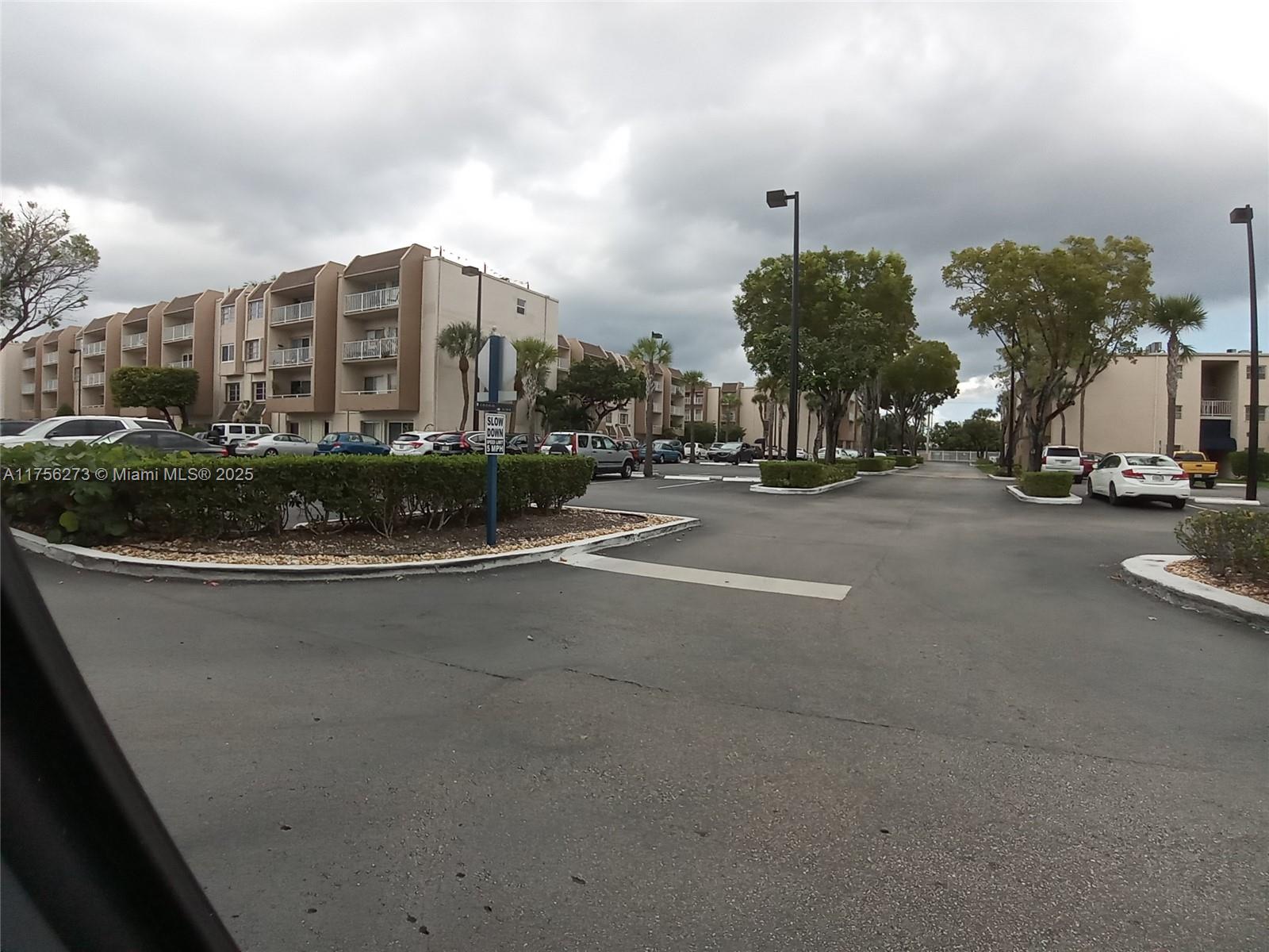 KINGS CREEK SO CONDO - Residential