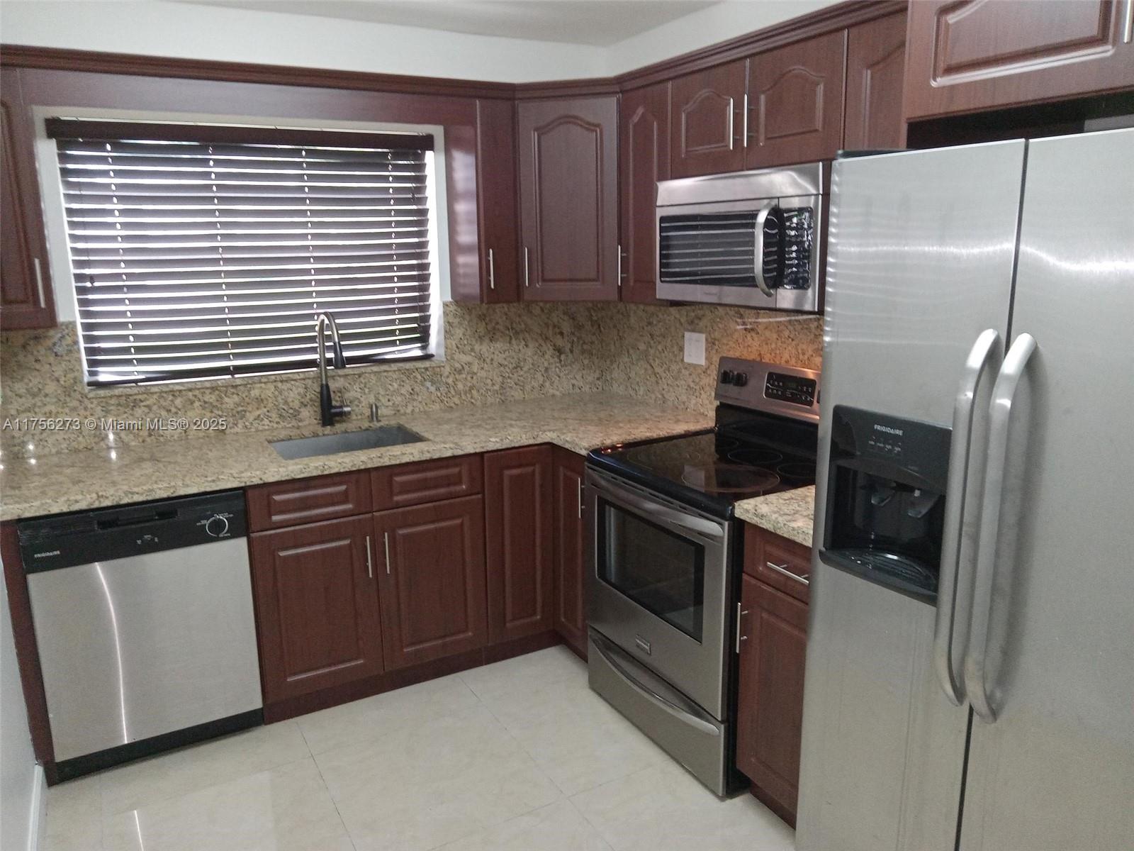 KINGS CREEK SO CONDO - Residential