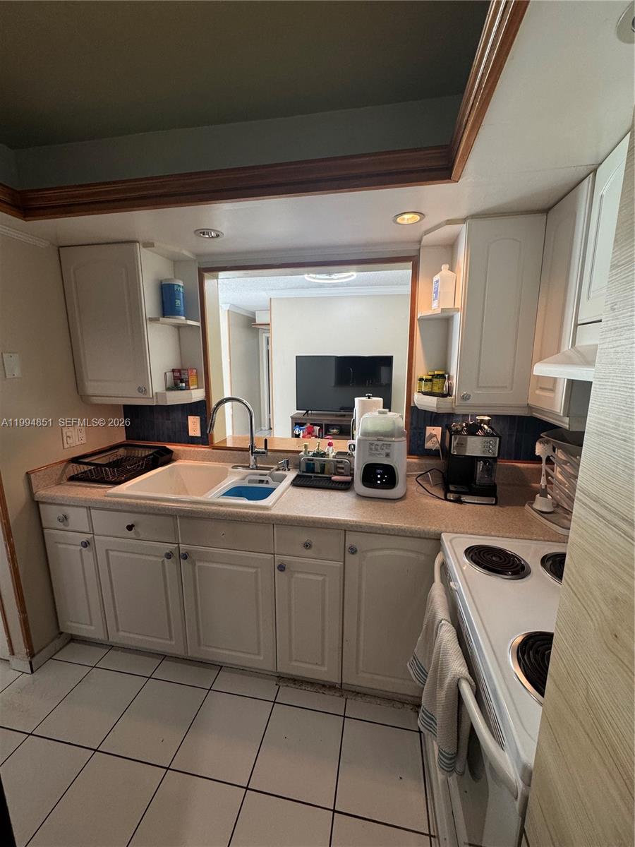 INTERNATIONAL TOWERS COND - Residential