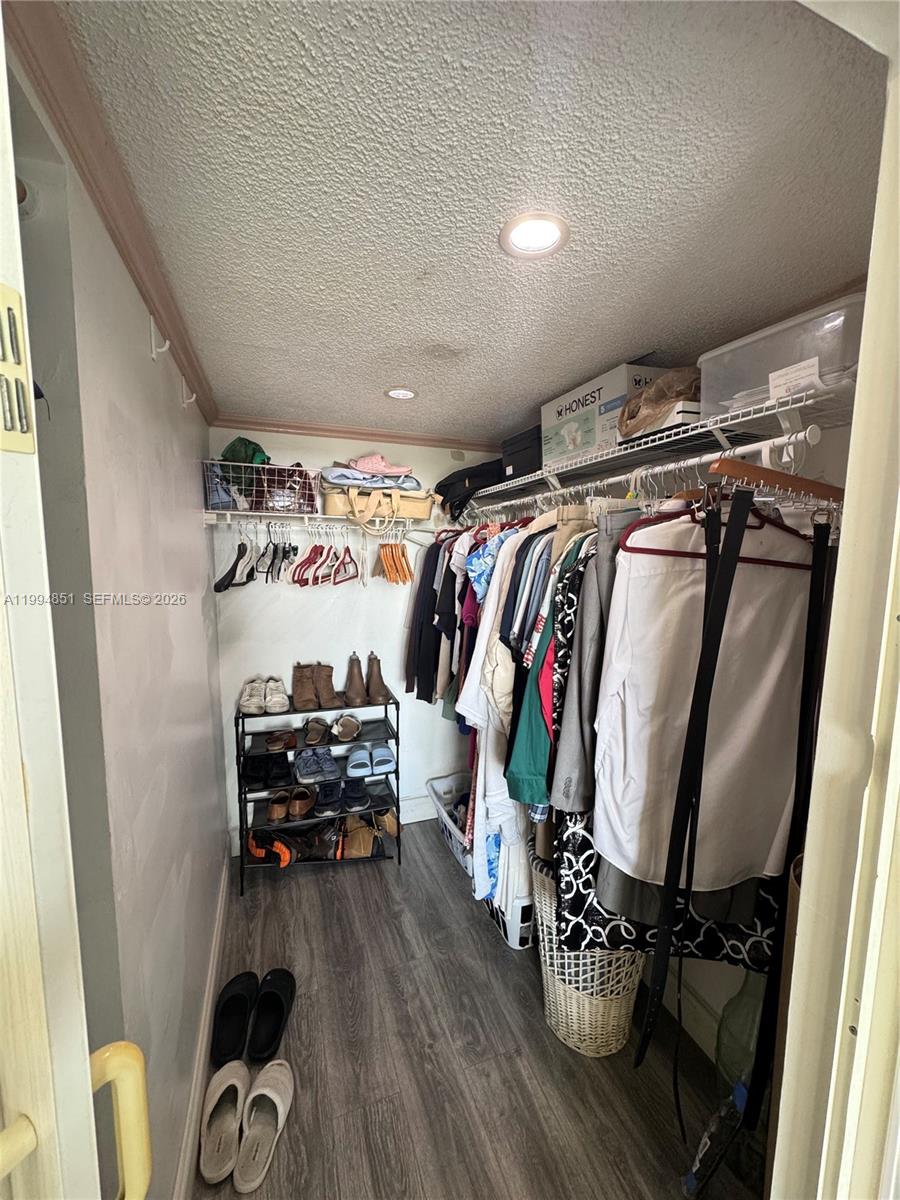 INTERNATIONAL TOWERS COND - Residential