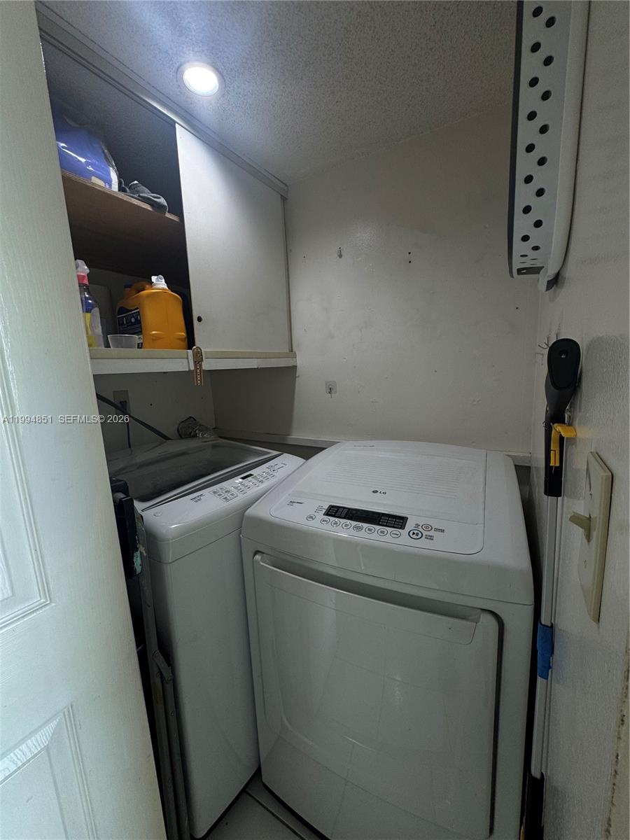 INTERNATIONAL TOWERS COND - Residential