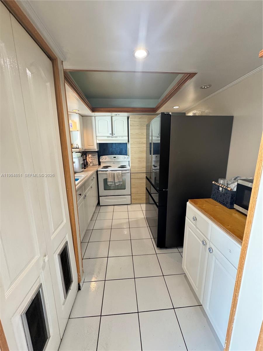 INTERNATIONAL TOWERS COND - Residential