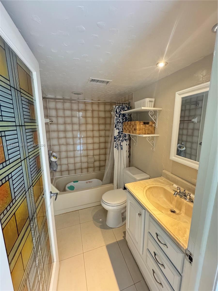 INTERNATIONAL TOWERS COND - Residential