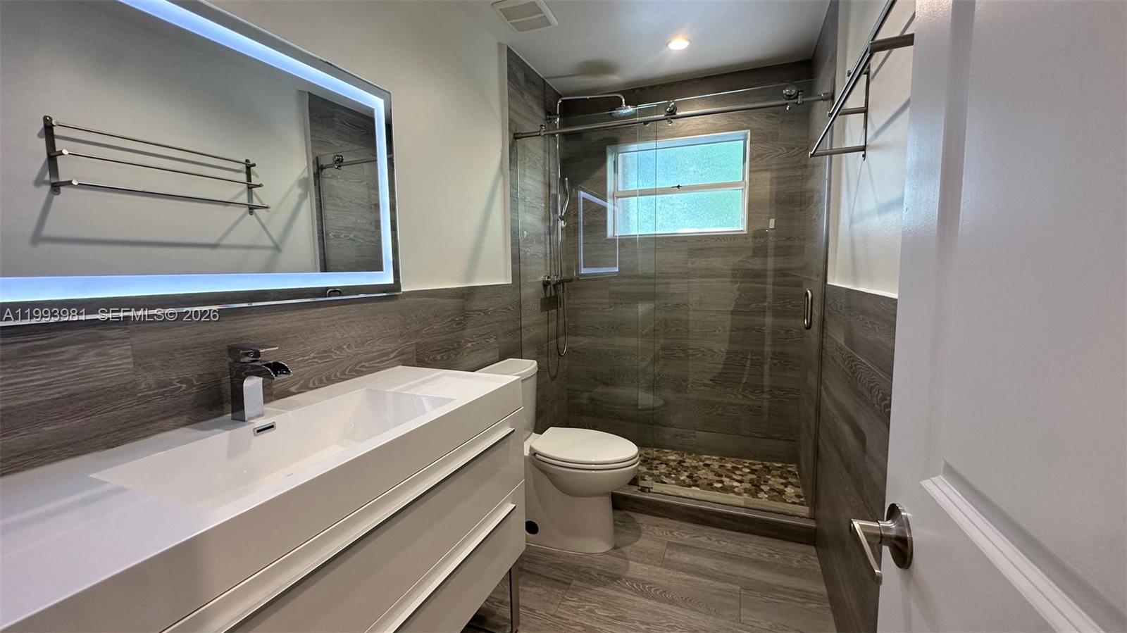 6TH ADDN TO HIALEAH - Residential Lease